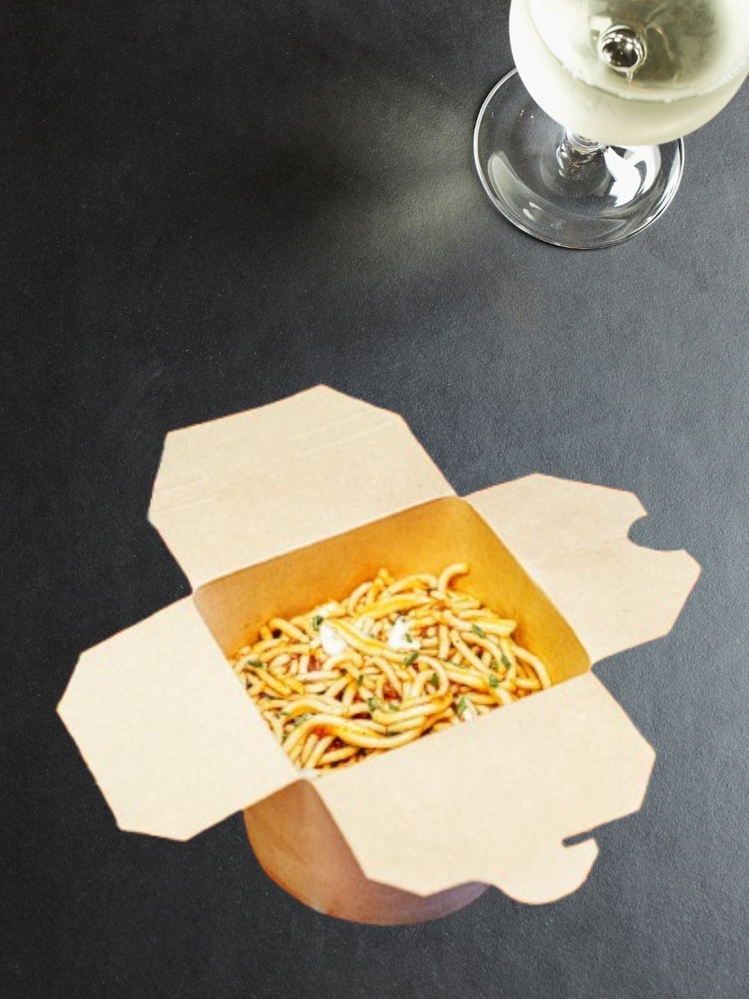 Nudle u Garlic sosu box - Slika 2